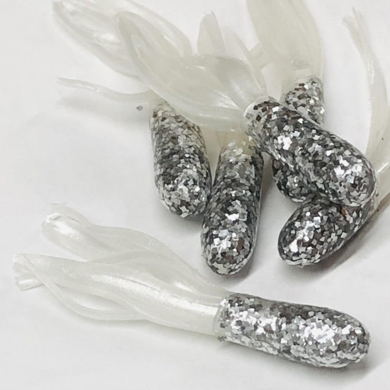 100 Tubi Da Pesca Killer Jigs Sparkle Crappie – Uva/Trasparente 1.5″ – Per Panfish, Bluegill, Trota